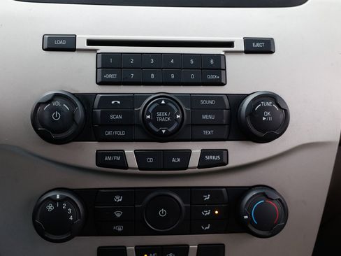 Used 2010 Ford Focus SE image 32