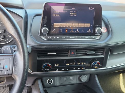 Used 2023 Nissan Rogue SV FWD image 16