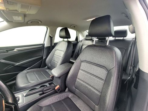 Used 2017 Volkswagen Passat 1.8T R-Line FWD image 11