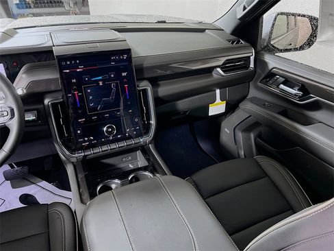 New 2026 GMC Yukon Elevation image 18