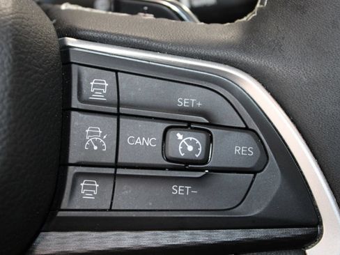 Used 2024 Jeep Grand Cherokee Altitude AWD/4WD image 22