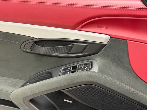 Certified 2022 Porsche 718 Boxster Spyder RWD image 38