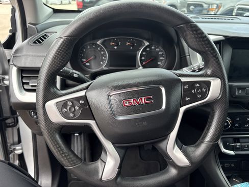 Used 2022 GMC Terrain SLE image 13