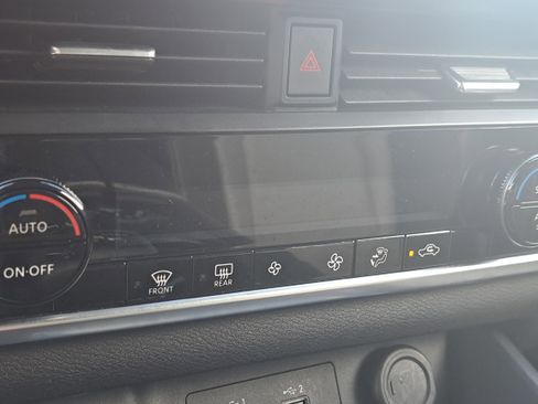 Certified 2023 Nissan Rogue SV image 29