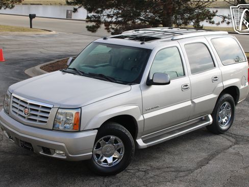 Used 2005 Cadillac Escalade AWD image 2