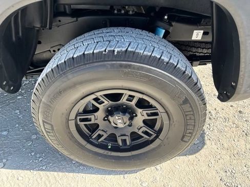 Used 2020 Toyota Tacoma TRD Off-Road AWD/4WD image 28
