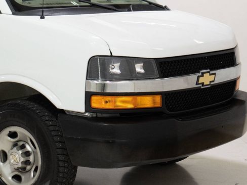 Used 2021 Chevrolet Express 2500 w/ Driver Convenience Package RWD image 10