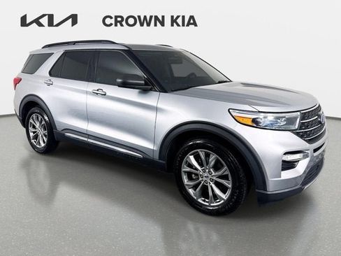 Used 2022 Ford Explorer XLT w/ Equipment Group 202A RWD image 4