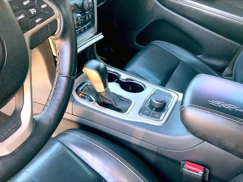 Used 2017 Jeep Grand Cherokee Limited AWD/4WD image 16