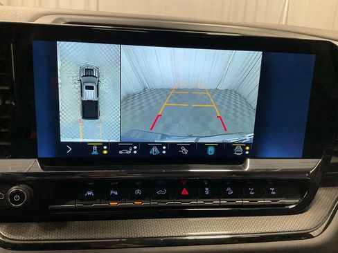 Used 2022 Chevrolet Silverado 1500 ZR2 image 9