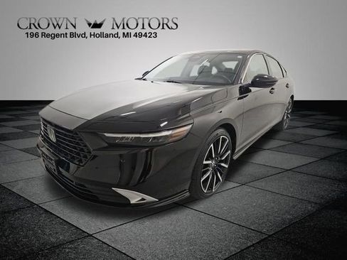 Used 2023 Honda Accord Touring image 3