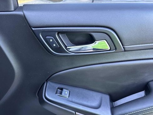 Used 2019 GMC Yukon SLT image 16