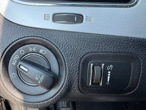 Used 2017 Dodge Journey SXT w/ Comfort/Convenience Group FWD image 11