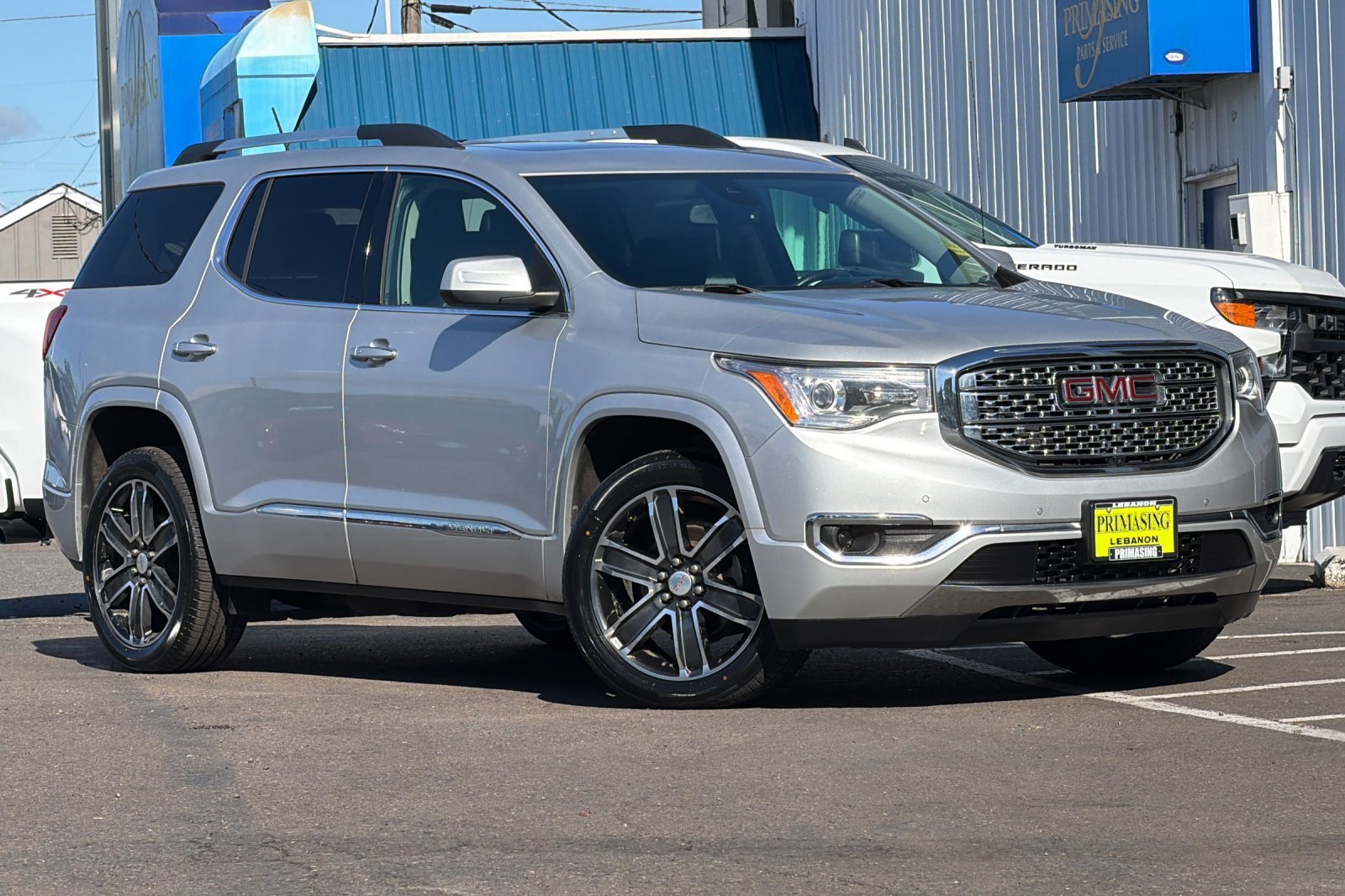 Used 2017 GMC Acadia Denali w/ Technology Package AWD/4WD image 2