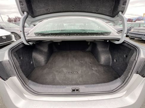 Used 2024 Nissan Altima 2.5 SV FWD image 25