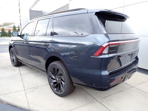 New 2025 Lincoln Navigator Reserve w/ Jet Appearance Package image 3