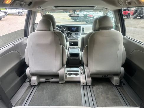 Certified 2017 Toyota Sienna XLE FWD image 15