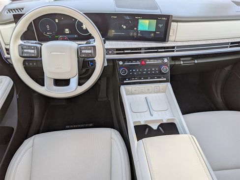 Used 2025 Hyundai Santa Fe Calligraphy image 8