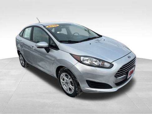 Used 2016 Ford Fiesta SE image 3