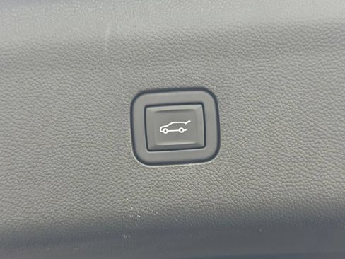 Used 2024 Buick Enclave Essence w/ Sport Touring Edition FWD image 11