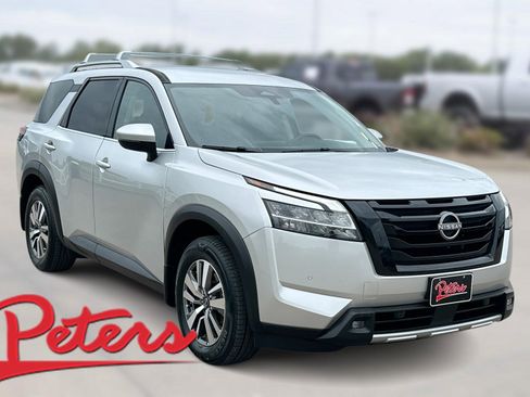 Used 2022 Nissan Pathfinder SL w/ SL Black Package FWD image 1