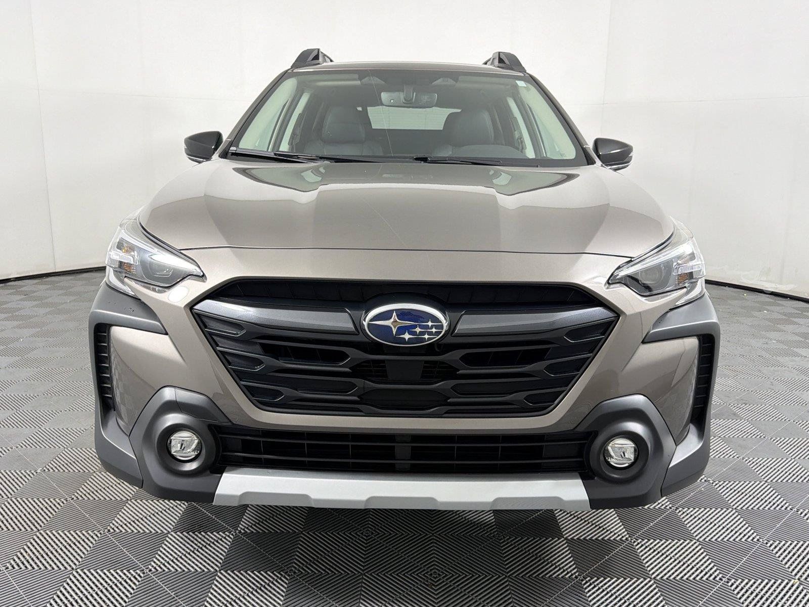 Used 2024 Subaru Outback Limited w/ Popular Package #2 AWD/4WD image 2