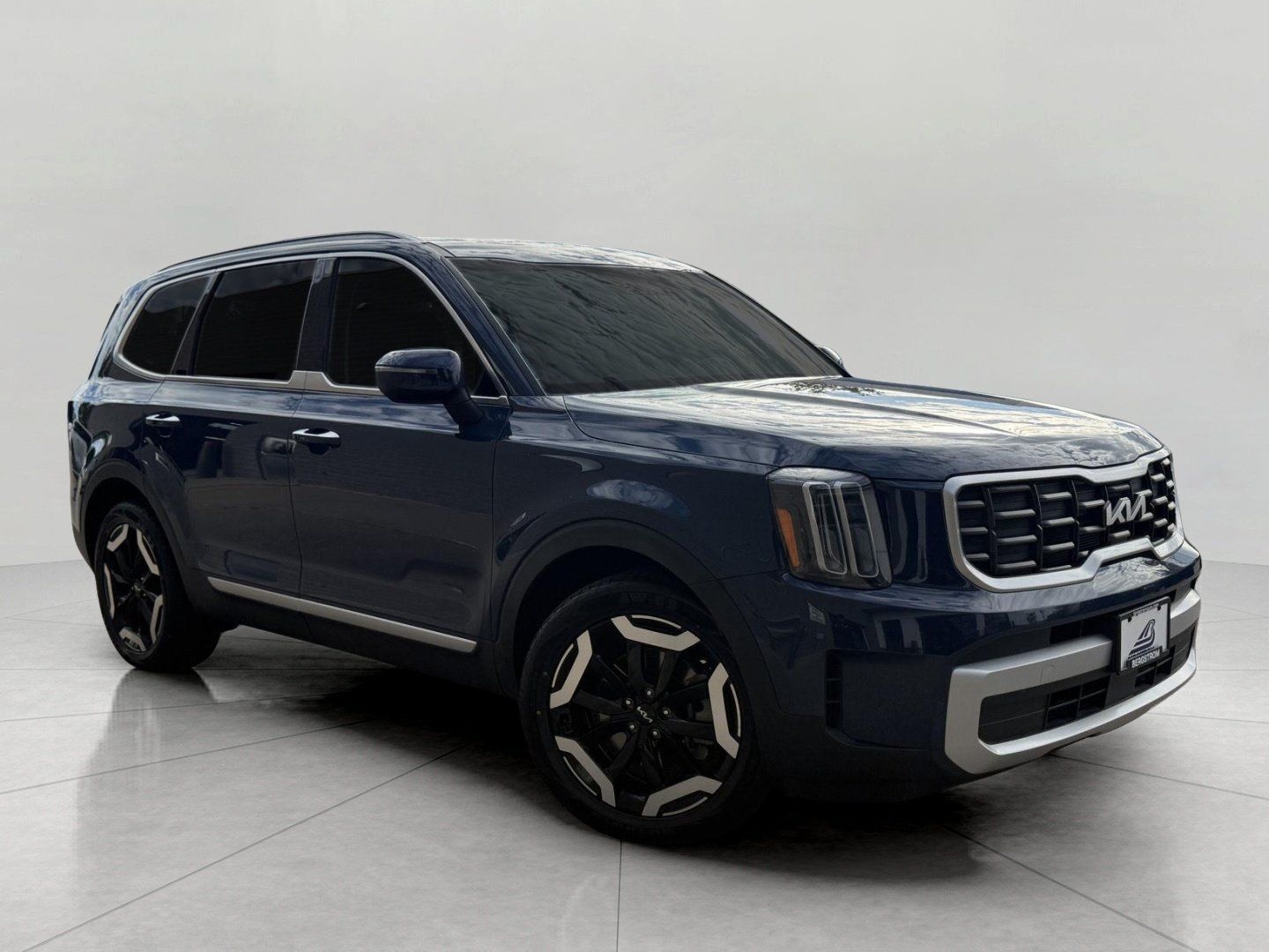 Used 2025 Kia Telluride S AWD/4WD image 1