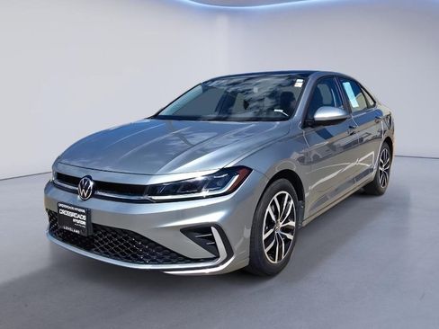 Used 2025 Volkswagen Jetta SE FWD image 1