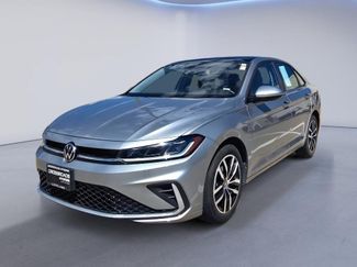 Used 2025 Volkswagen Jetta SE FWD video 1
