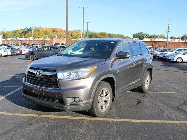 Used 2015 Toyota Highlander Plus AWD/4WD image 2