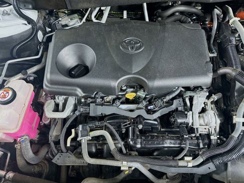 Used 2020 Toyota Highlander XLE image 35