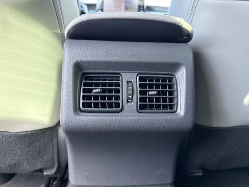 Used 2022 Toyota Camry XLE image 15