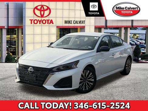 Used 2025 Nissan Altima 2.5 SV FWD image 1