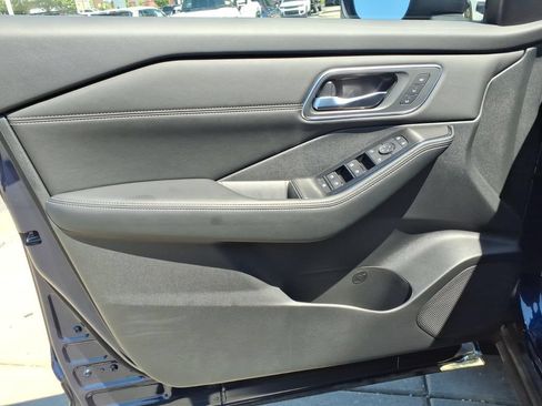 New 2026 Nissan Rogue Platinum AWD/4WD image 13
