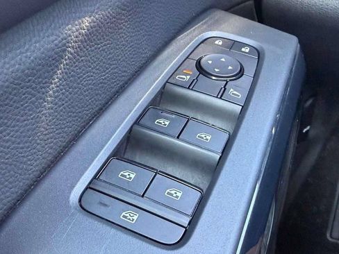 Used 2025 Nissan Pathfinder SV AWD/4WD image 19