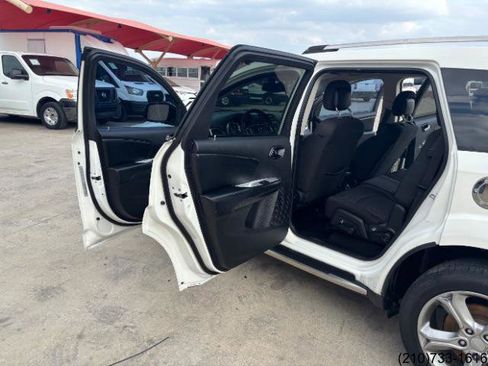 Used 2017 Dodge Journey Crossroad w/ Mopar Chrome Accent Package FWD image 14