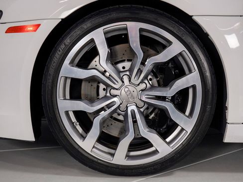 Used 2010 Audi R8 V10 image 16