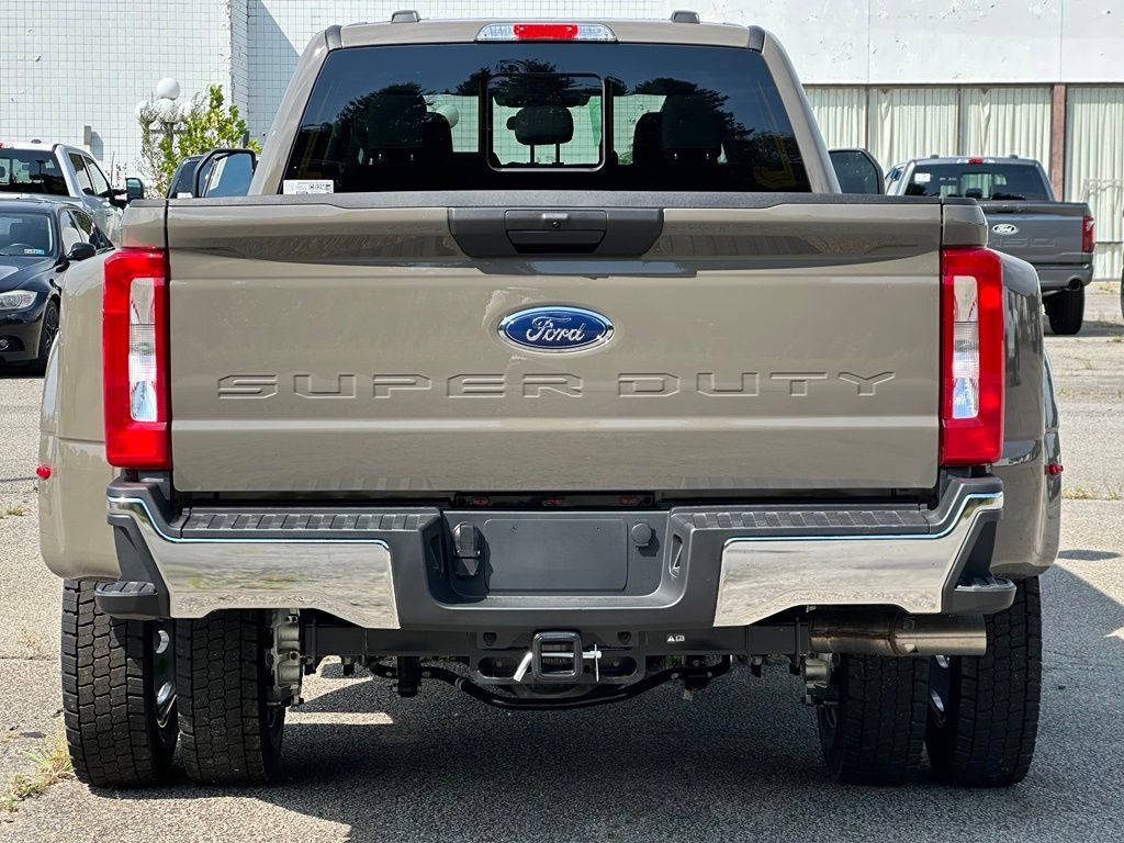 New 2026 Ford F450 XLT w/ FX4 Off-Road Package AWD/4WD image 5