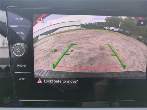 Used 2025 Volkswagen Jetta SE FWD image 13
