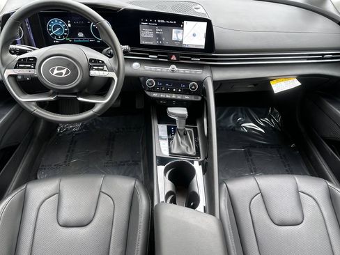 Used 2025 Hyundai Elantra Limited image 14