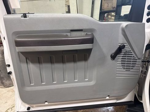 Used 2014 Ford F550 4x4 Regular Cab Super Duty image 11