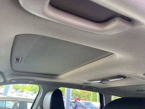 Used 2025 Kia Telluride S FWD image 11