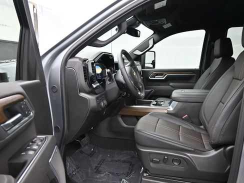 Used 2025 Chevrolet Silverado 2500 High Country w/ Z71 Off-Road Package AWD/4WD image 11