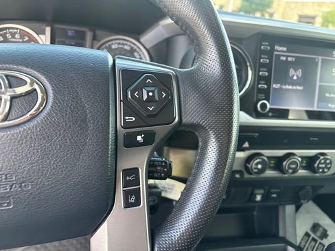 Used 2020 Toyota Tacoma SR5 RWD image 17