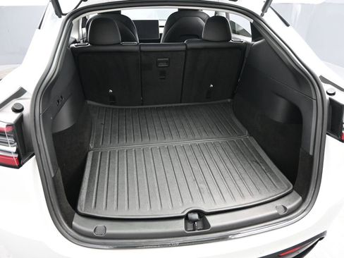 Used 2022 Tesla Model Y Long Range image 28