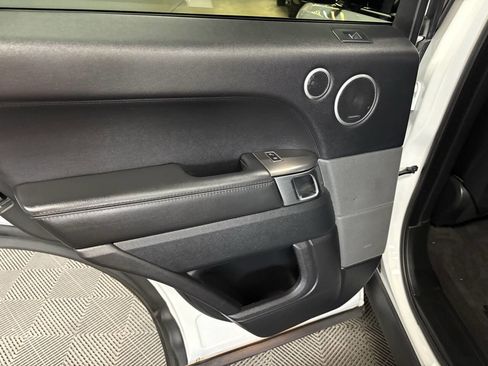 Used 2016 Land Rover Range Rover Sport SE image 39