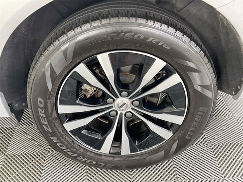 Used 2024 Volvo XC60 B5 Core image 34