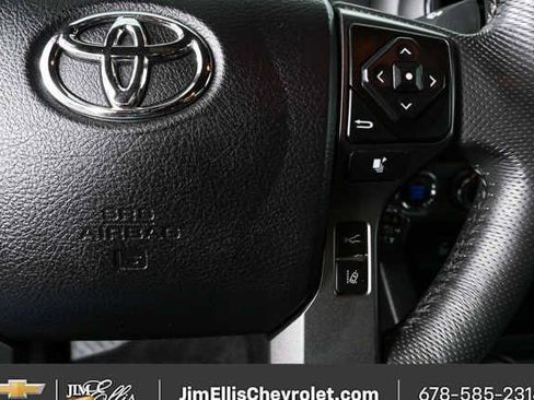 Used 2022 Toyota Tacoma TRD Sport w/ Technology Package AWD/4WD image 10
