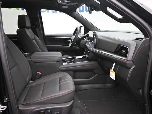 New 2026 Chevrolet Suburban RST image 7