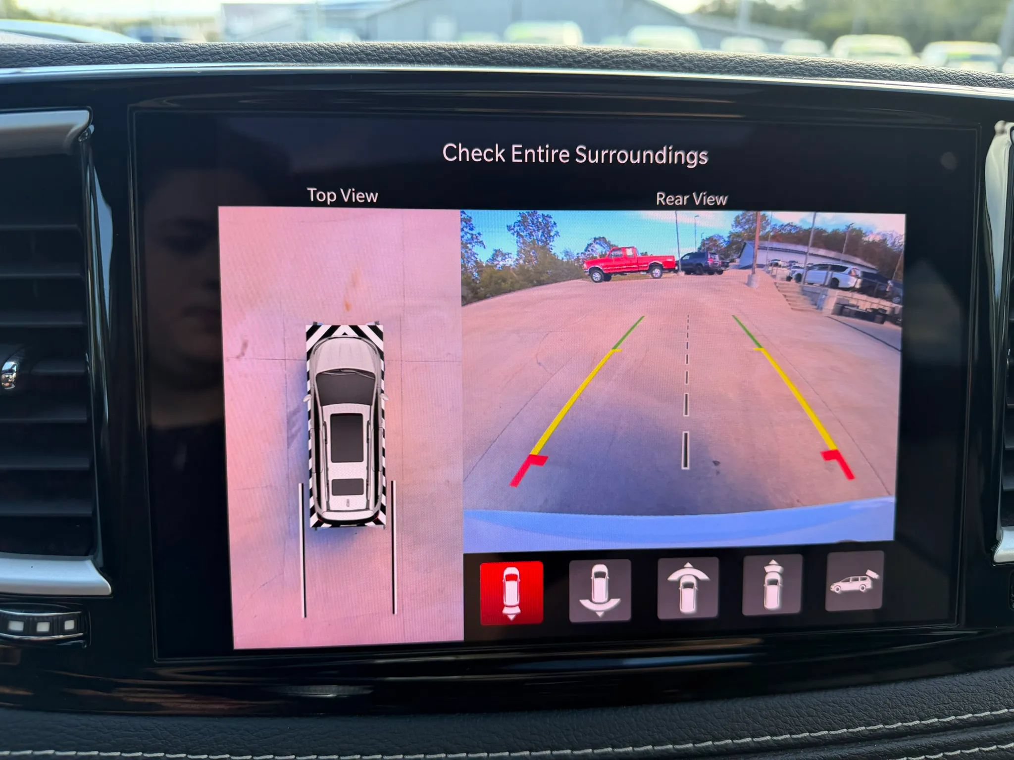 Used 2022 Chrysler Pacifica Touring-L w/ Uconnect Theater Family Group AWD/4WD image 24